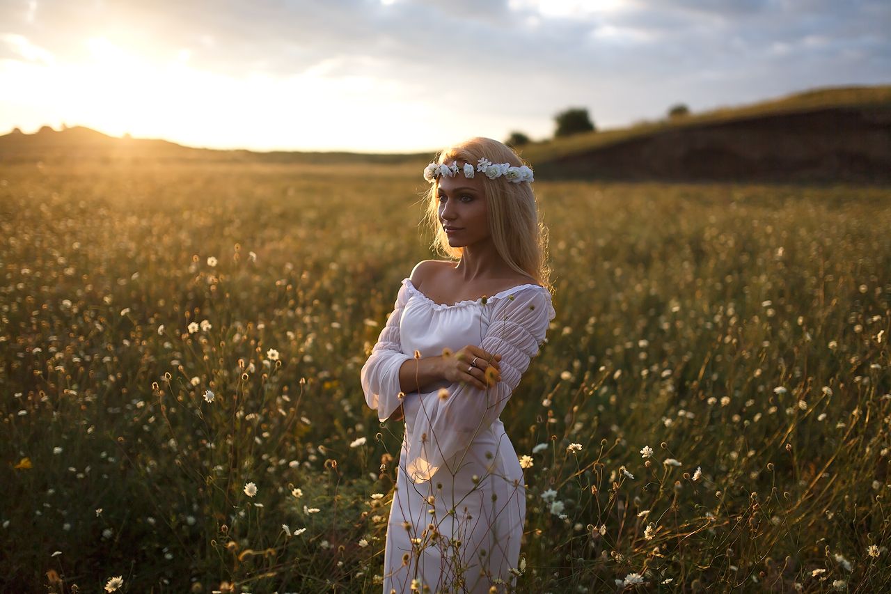 Girls in Slavic costumes in Ljubljana